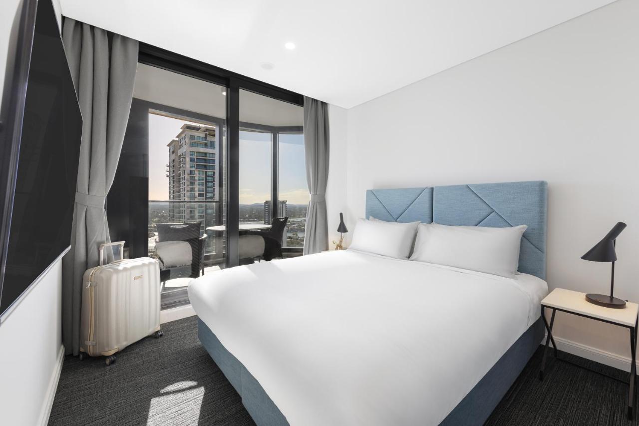 Meriton Suites Surfers Paradise Gold Coast Ngoại thất bức ảnh A room at the hotel