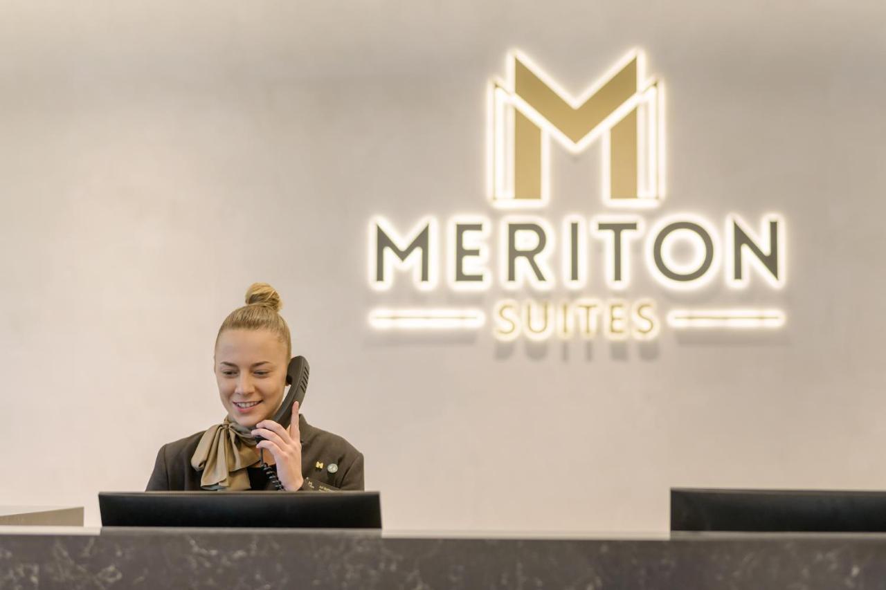 Meriton Suites Surfers Paradise Gold Coast Ngoại thất bức ảnh Meriton Suites reception