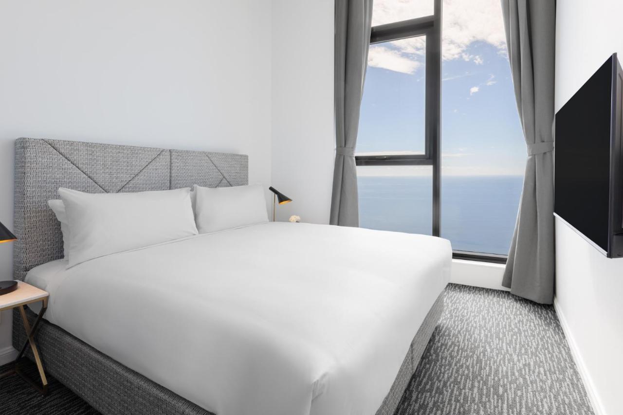 Meriton Suites Surfers Paradise Gold Coast Ngoại thất bức ảnh A bedroom at the hotel