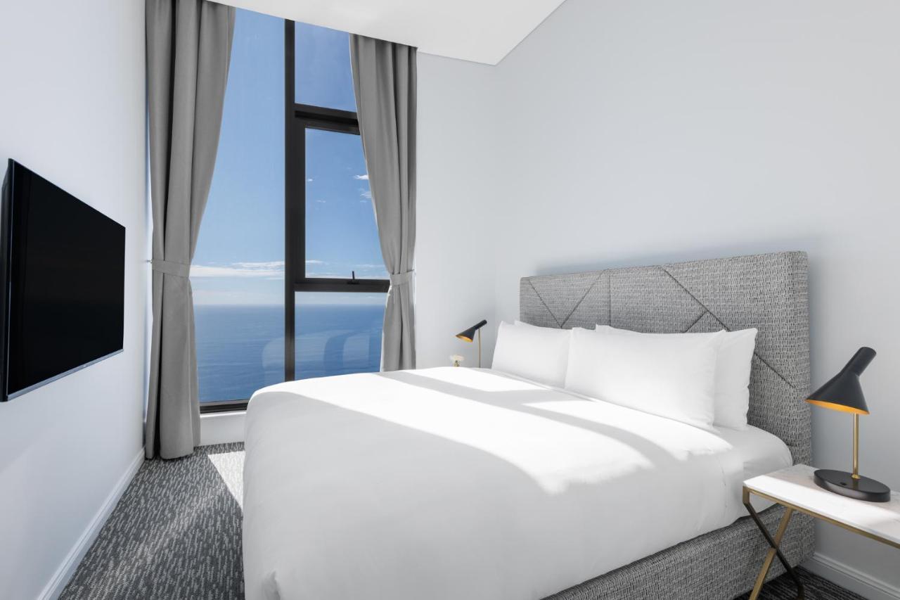 Meriton Suites Surfers Paradise Gold Coast Ngoại thất bức ảnh A bedroom at the hotel